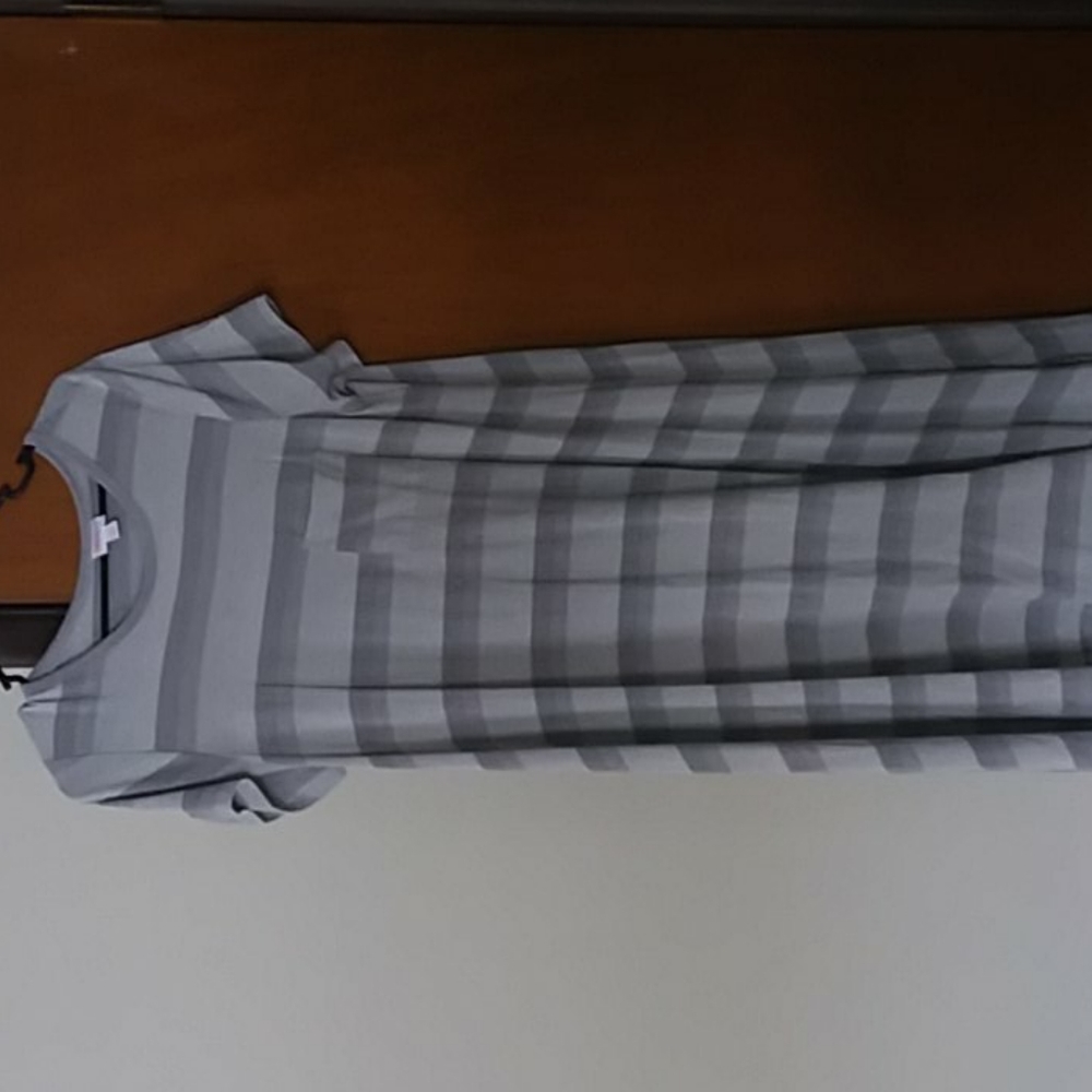 Lularoe carly size small